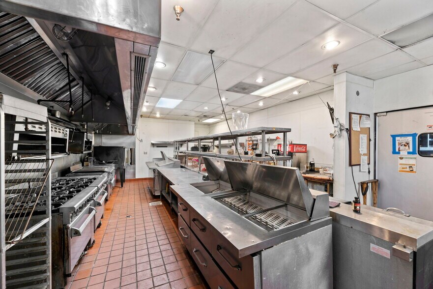 More Photos Of 30105-30135 Agoura Rd, Agoura Hills Unknown For Lease