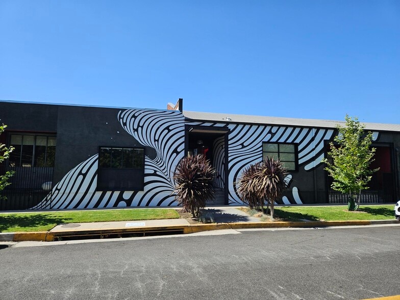 More Photos Of 1651 S Central Ave, Glendale Warehouse For Lease