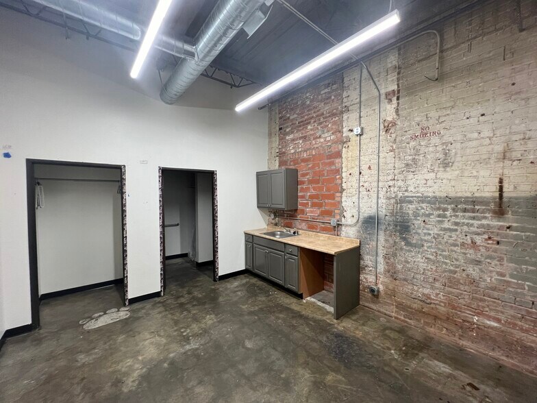 More Photos Of 415 NW 5th St, Oklahoma City Office For Sale