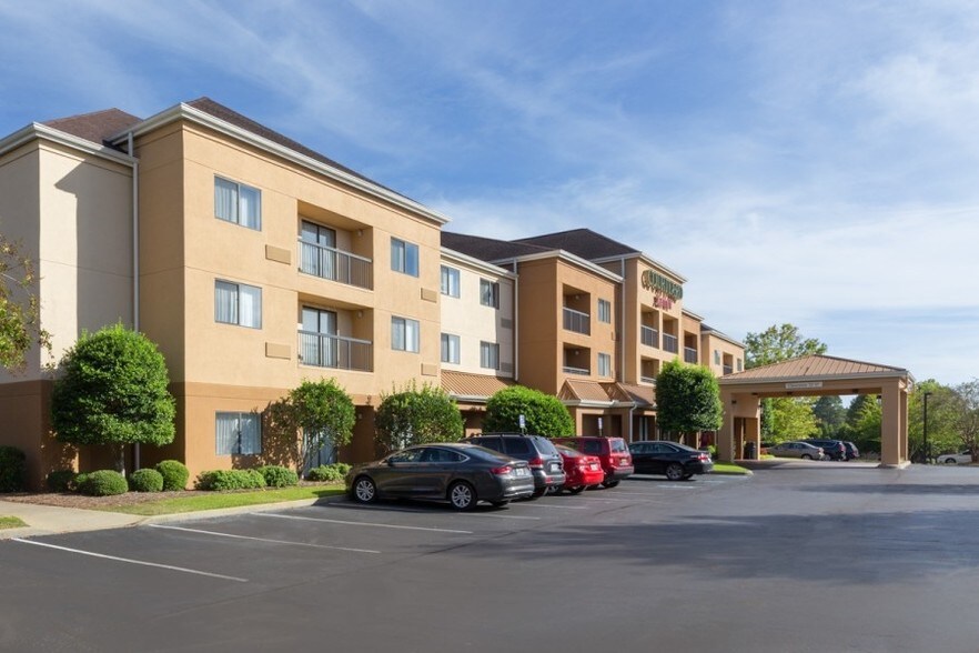 More Photos Of 3040 Ross Clark Cir, Dothan Hotel For Sale