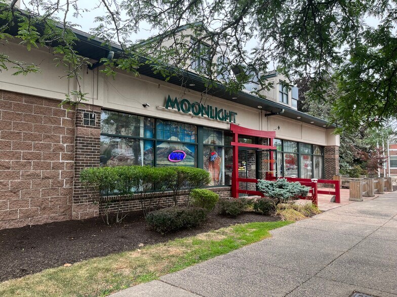 More Photos Of 190 Main St, Middletown General Retail For Lease