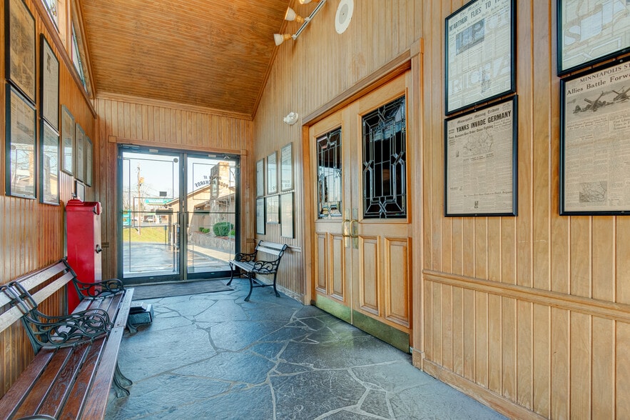 More Photos Of 1702 Park Hill Dr, Gainesville Restaurant For Sale