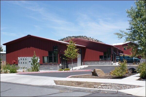 Primary Photo Of 48 SE Bridgeford Blvd, Bend Light Manufacturing For Lease