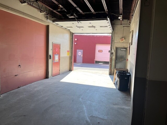 More Photos Of 15-27 Walnut St, Peabody Warehouse For Lease