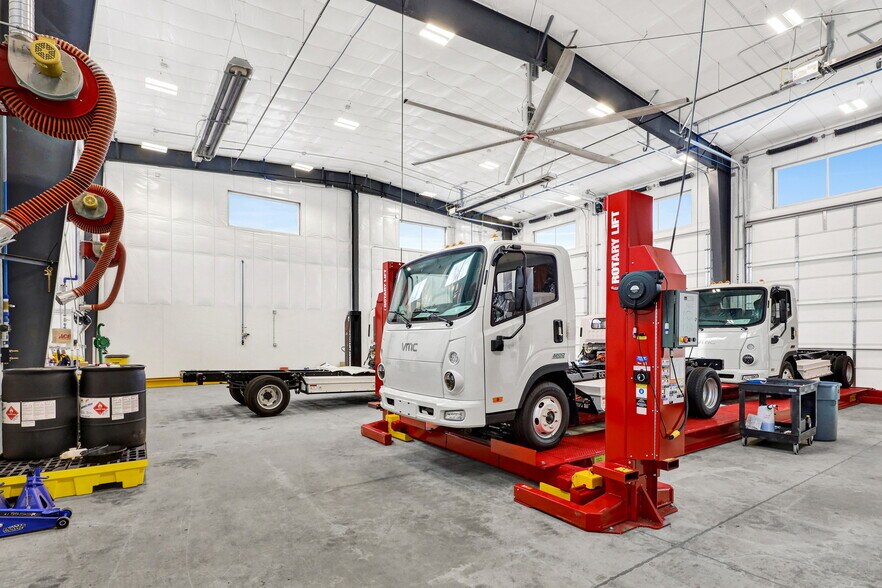 More Photos Of 5463 Pacific Fern Dr, Ferndale Manufacturing For Sale