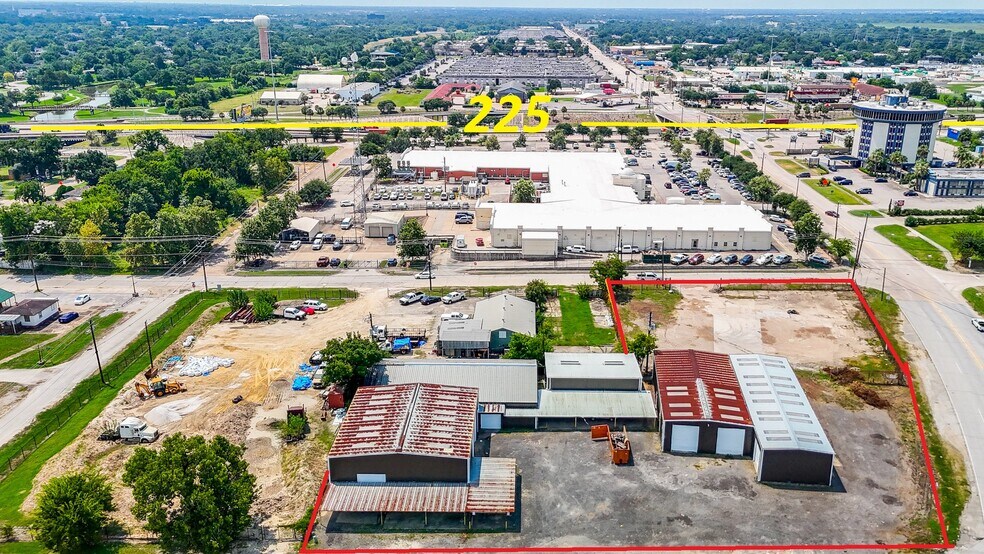 More Photos Of 100 N Richey St, Pasadena Warehouse For Lease