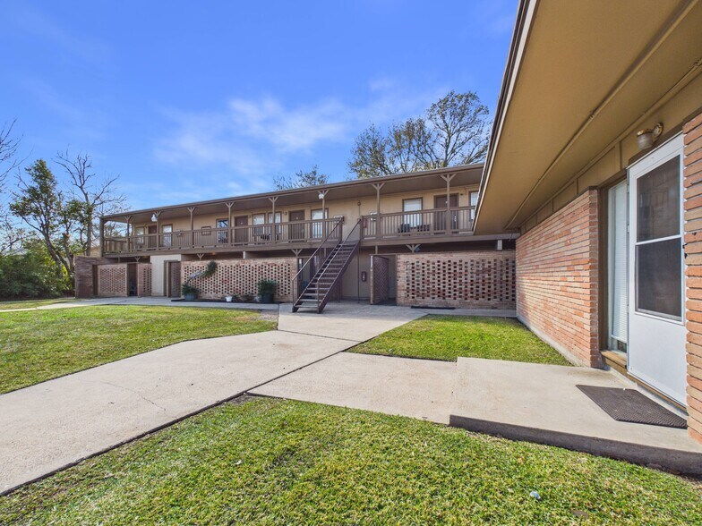 Primary Photo Of 1349 Jefferson Dr, Port Arthur Apartments For Sale