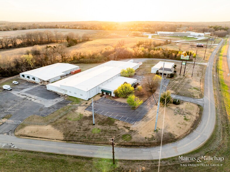 More Photos Of 218 Massengale Rd, Clarksville Warehouse For Sale