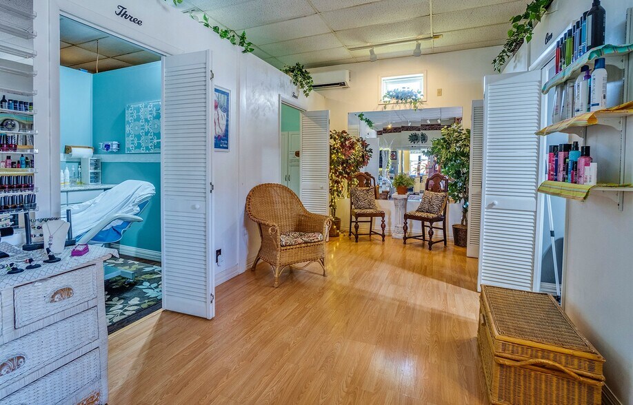 More Photos Of 6 Bush Park Ln, Penn Yan Office For Sale