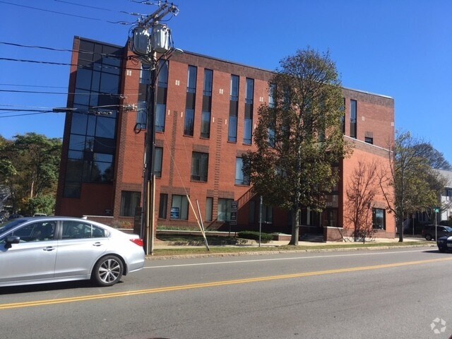 More Photos Of 333 North Ave, Wakefield Office For Lease