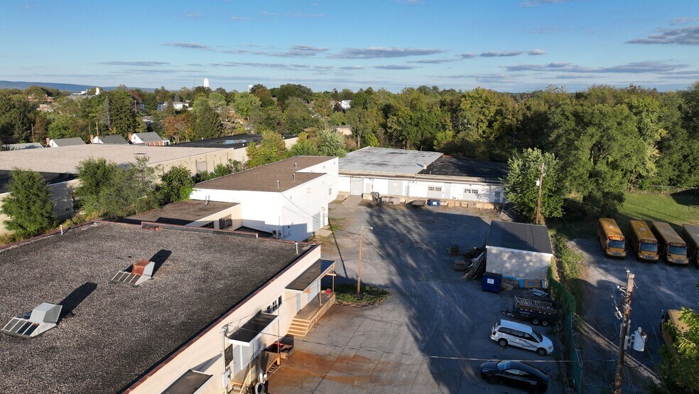 More Photos Of 405 N East St, Carlisle Distribution For Lease