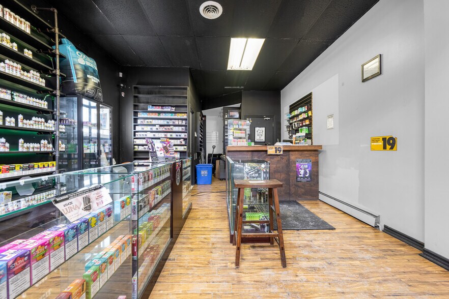 More Photos Of 320 King St E, Hamilton Storefront Retail Residential For Sale