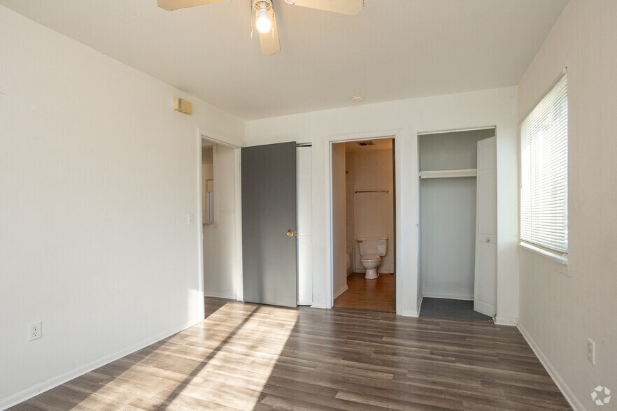 More Photos Of 2010 Arlington Ave, Toledo Apartments For Sale