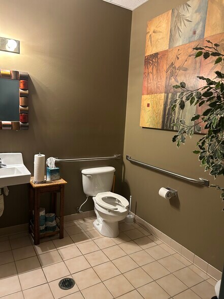 More Photos Of 175 Cass Ave, Mount Clemens Office For Sale