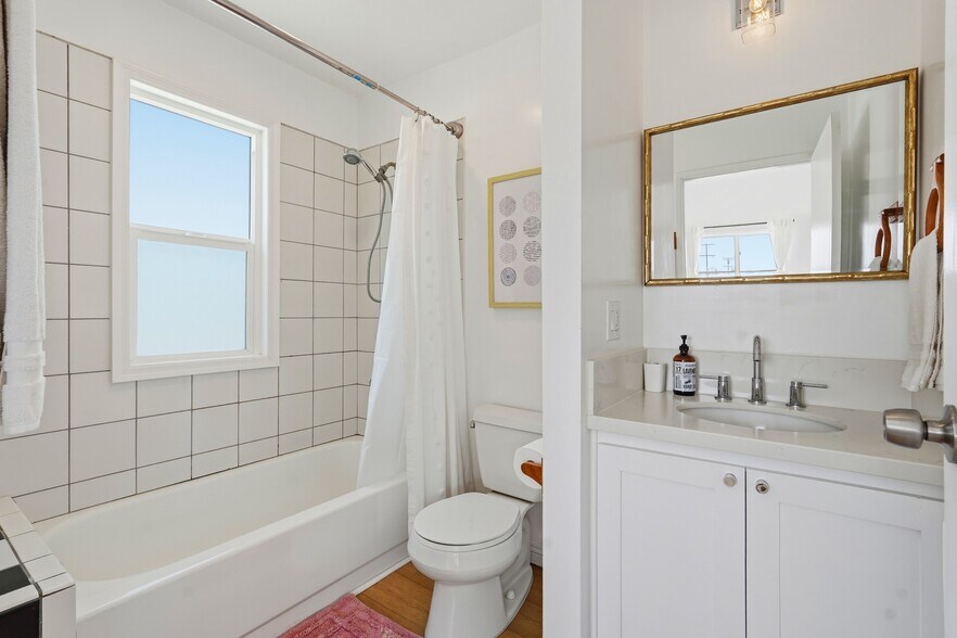 More Photos Of 521 Venice Way, Venice Apartments For Sale