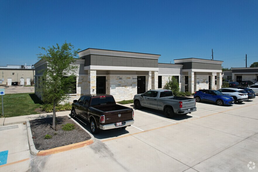 Primary Photo Of 3129 Kingsley Dr, Pearland Medical For Lease