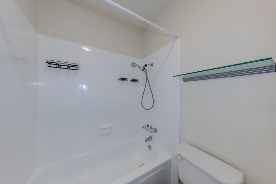 More Photos Of 241 Lindero Ave, Long Beach Apartments For Sale