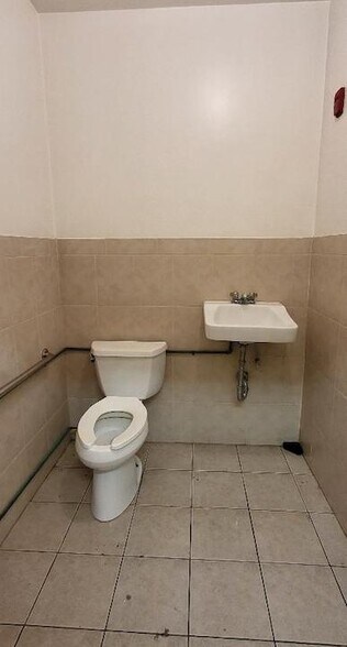 More Photos Of 2314 W Cecil B Moore Ave, Philadelphia Storefront Retail Residential For Sale