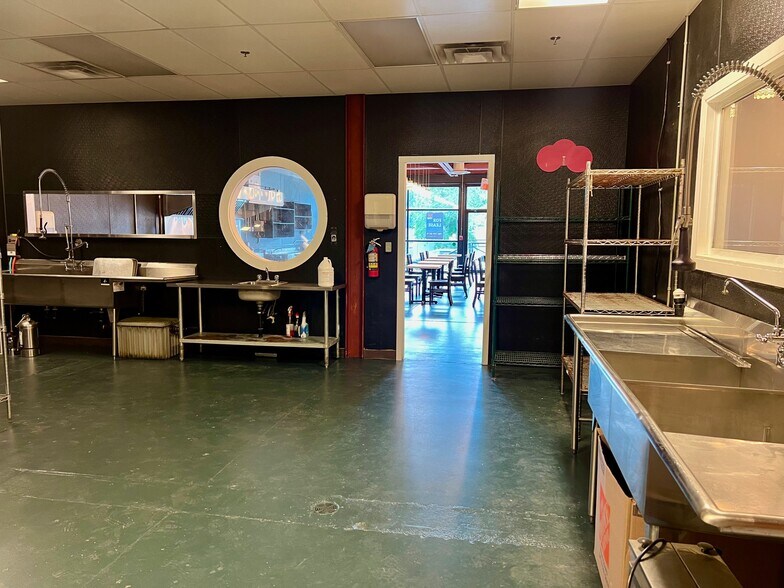 More Photos Of 10939 120th St NW, Edmonton General Retail For Lease