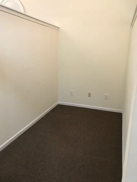 More Photos Of 498 South Ave, Tallmadge Storefront Retail Office For Lease