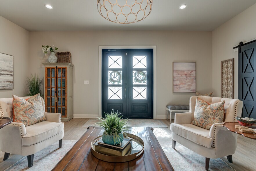 More Photos Of 604 E County Road 7200, Lubbock Office Residential For Sale