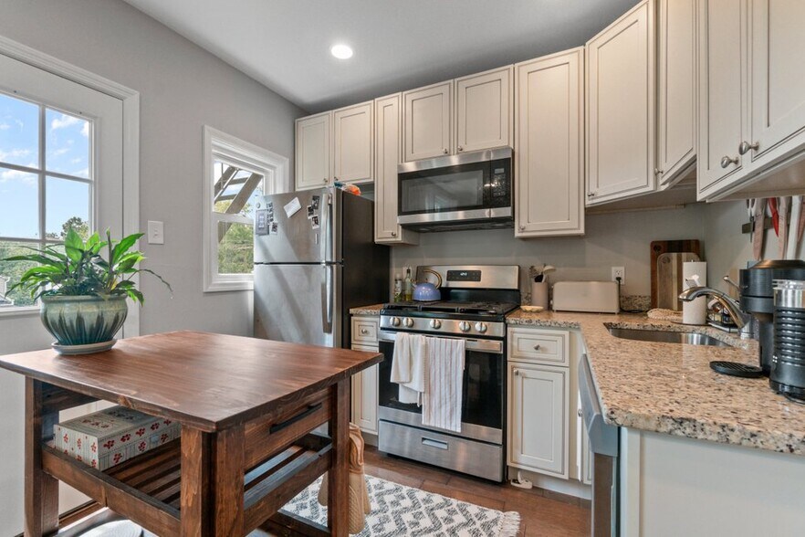 More Photos Of 711 Gladstone Ave, Baltimore Apartments For Sale