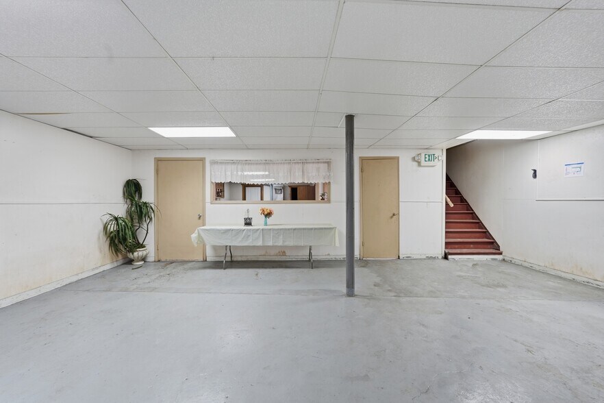 More Photos Of 1142-1148 Broadway, Camden Flex For Sale