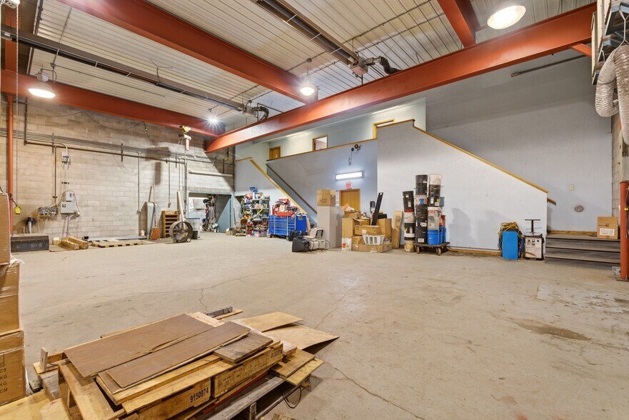 More Photos Of 520 W Broadway St, Blair Warehouse For Sale