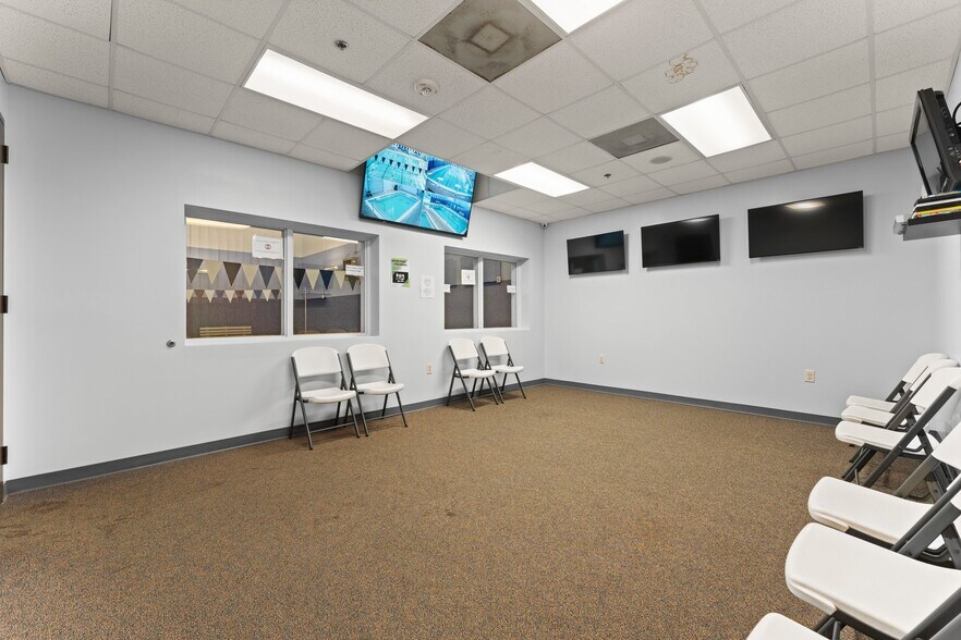 More Photos Of 26447 Hanna Rd, Oak Ridge North Swimming Pool For Sale