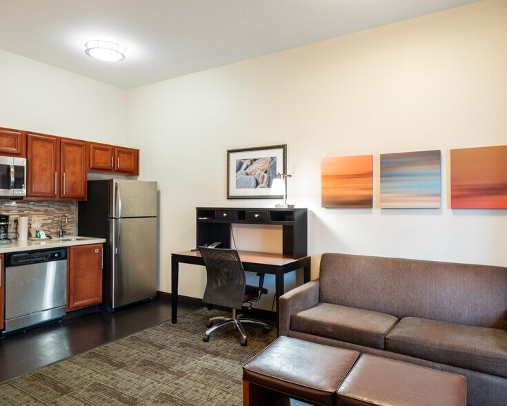 More Photos Of 2515 19th St, Lubbock Hotel For Sale