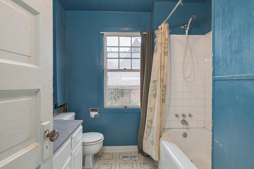 More Photos Of 5417 NE 15th Ave, Portland Specialty For Sale
