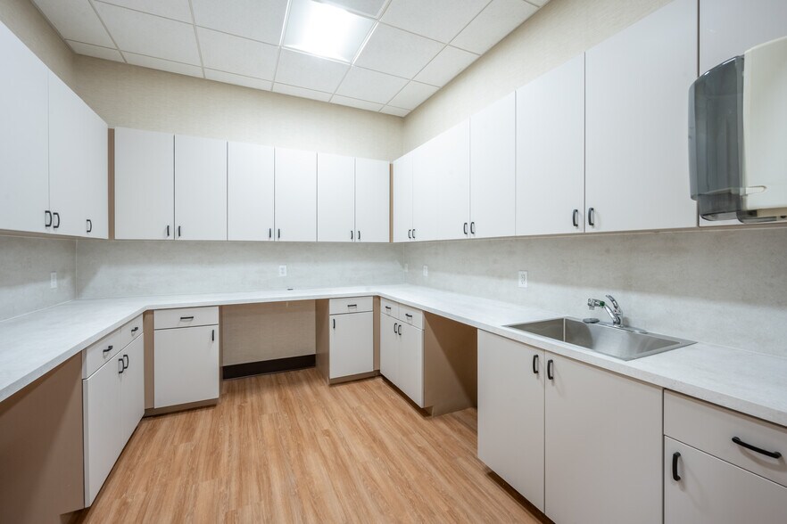 More Photos Of 3795 Boynton Beach Blvd, Boynton Beach Medical For Lease