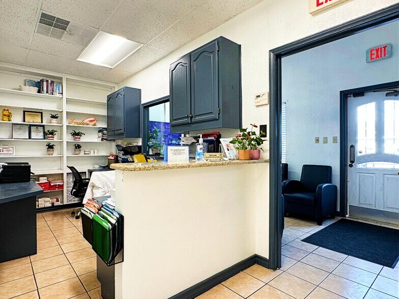 More Photos Of 8237 Fredericksburg Rd, San Antonio Medical For Sale