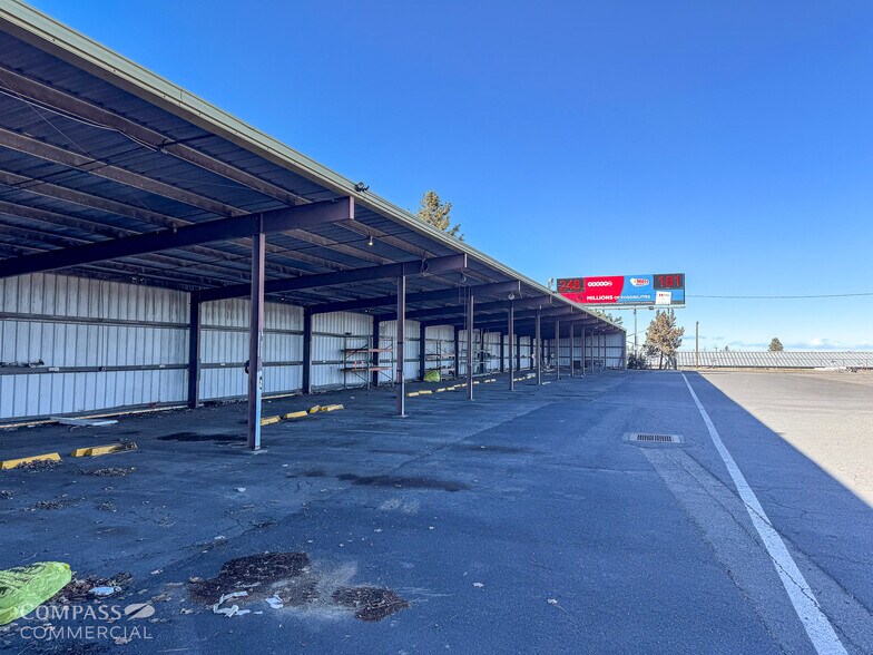 More Photos Of 328 NE Webster Ave, Bend Warehouse For Lease
