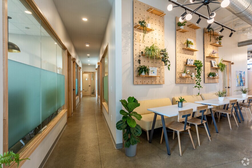 More Photos Of 440-500 W Broad St, Columbus Apartments For Lease