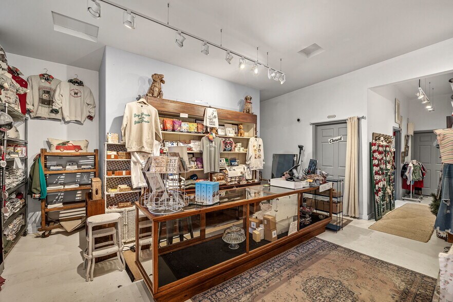 More Photos Of 2702 Ashland Ave, Saint Joseph Freestanding For Sale