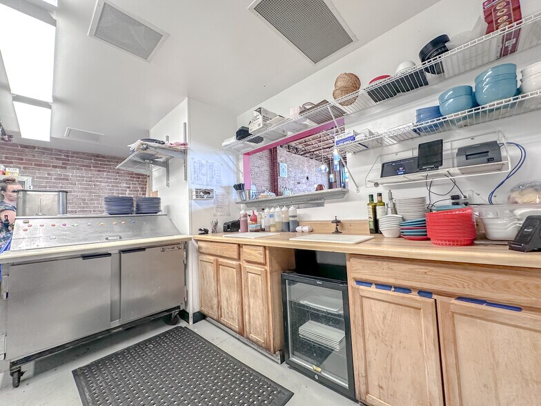 More Photos Of 215 E 2nd St, Bartlesville Auto Repair For Sale