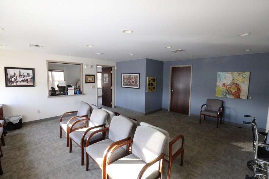 More Photos Of 17534 Royalton Rd, Strongsville Office For Lease