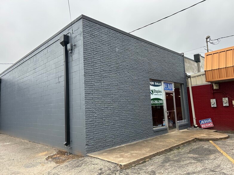 More Photos Of 105 S Main St, Quitman Storefront Retail Office For Sale