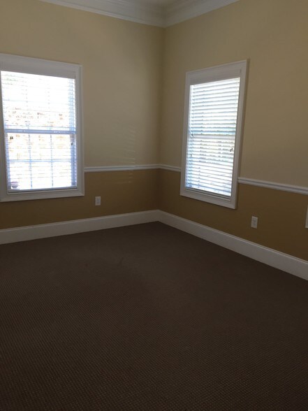 More Photos Of 1011 Woodridge Ln, Watkinsville Office For Lease