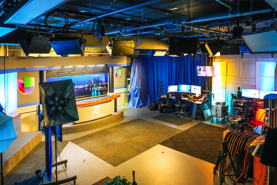 More Photos Of 102 N Mesquite St, Corpus Christi Office For Sale