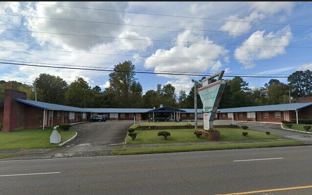 More Photos Of 356 N Tennessee Ave, Etowah Hotel For Sale