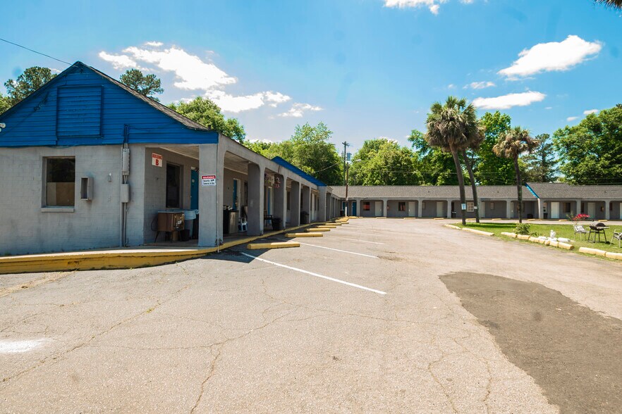 Primary Photo Of 2805 Bamberg Rd, Orangeburg Hotel For Sale