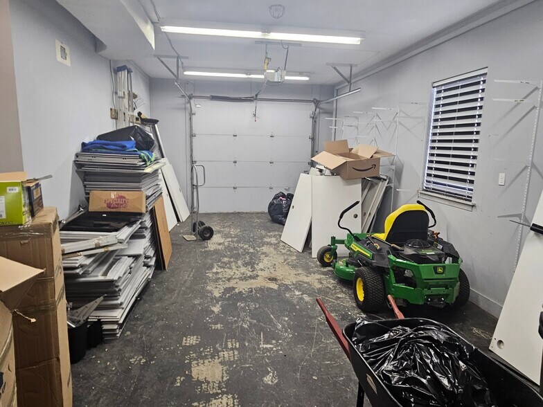 More Photos Of 30 Ridgeway Cir, Woodstock Office For Sale