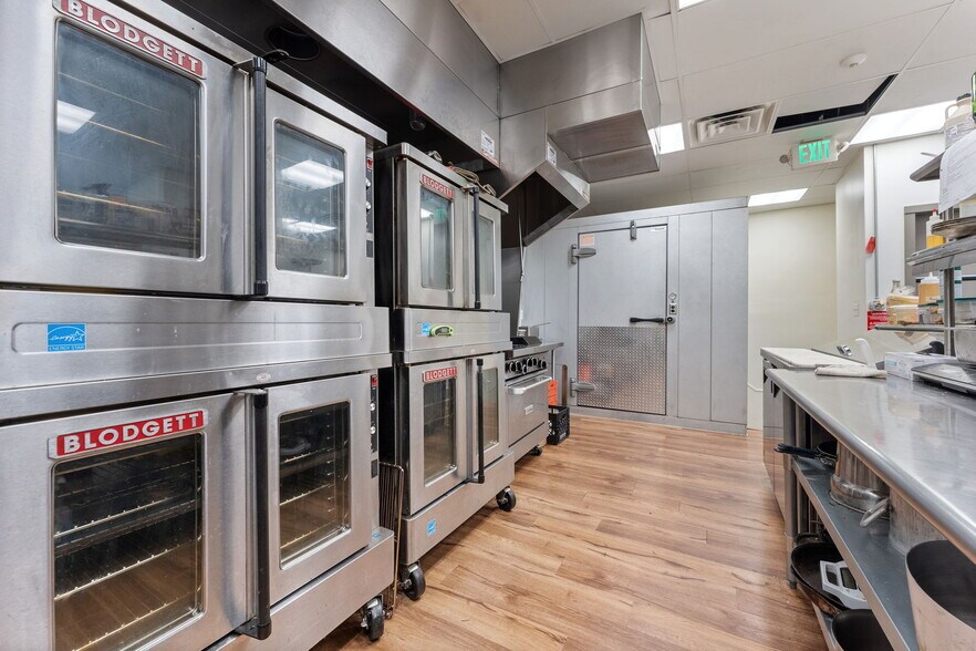 More Photos Of 12 Culpeper St, Warrenton Restaurant For Sale