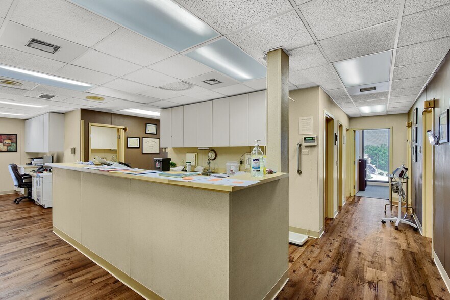 More Photos Of 425 N Highland Ave, Sherman Medical For Sale