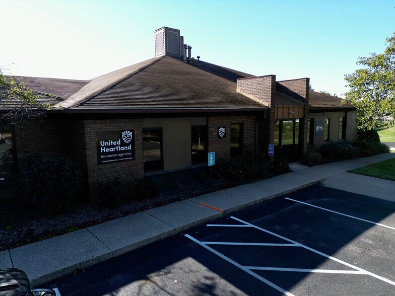 Primary Photo Of 4753-4759 Cornell Rd, Blue Ash Medical For Sale