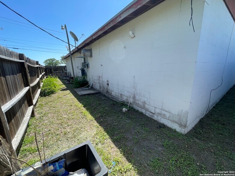 More Photos Of 1230 E Santa Gertrudis, Kingsville Freestanding For Sale