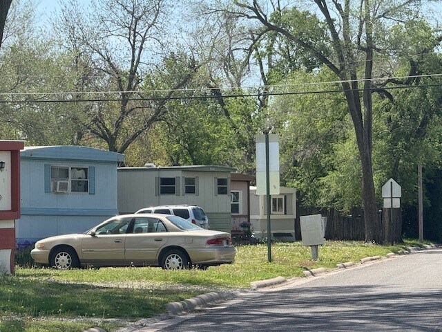 More Photos Of 1800 Windsor, Newton Manufactured Housing Mobile Home Park For Sale