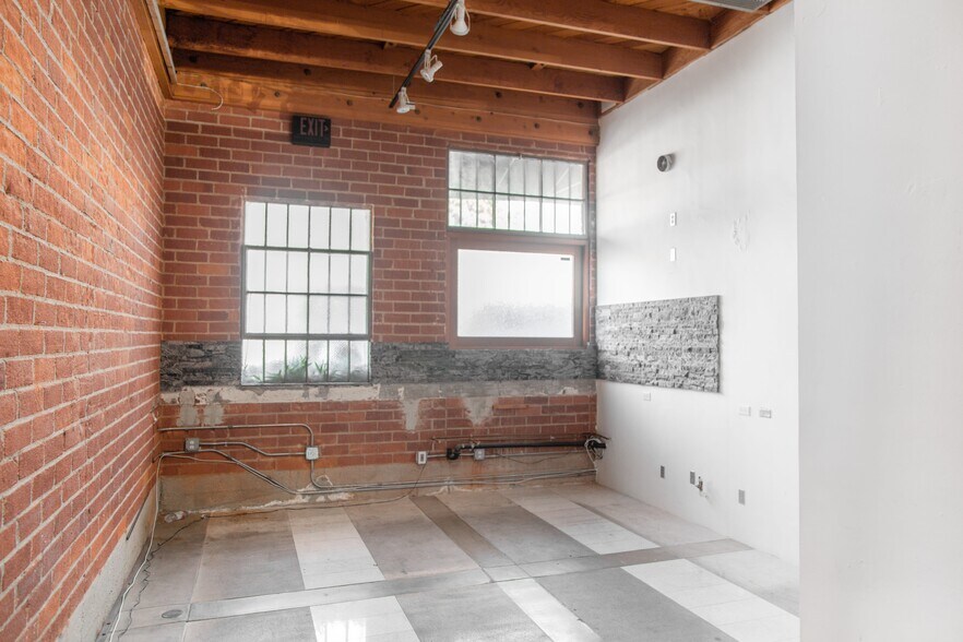More Photos Of 8483 Melrose Ave, West Hollywood Storefront For Lease